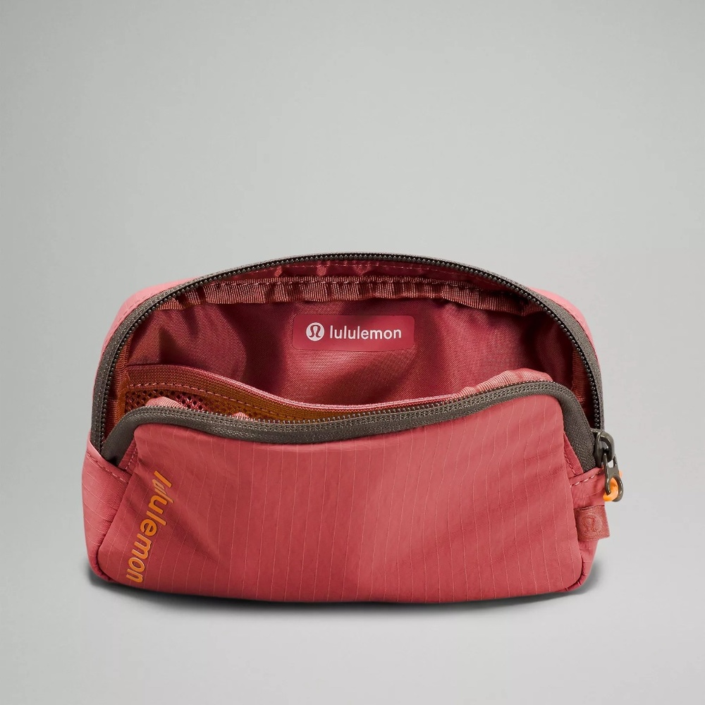 🆕 .7L BRIER ROSE - NWT lululemon mini belt bag - Picture 14 of 15